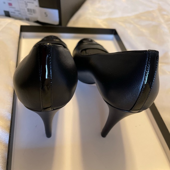 UPDATE 03Oct. Chanel Classic Black Pump - Authentic- Worn once. See video. - Picture 7 of 17